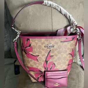 Coach bucket bag/cardholder/silk scarf combo